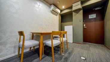 客室内のダイニングエリア / 25