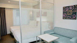 エグゼクティブ スタジオ シングルベッド 2 台