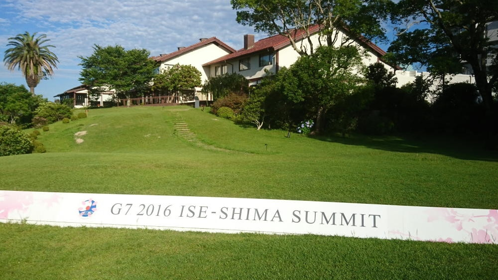 G7以外のアウトリーチ参加者も、ここで記念撮影をする