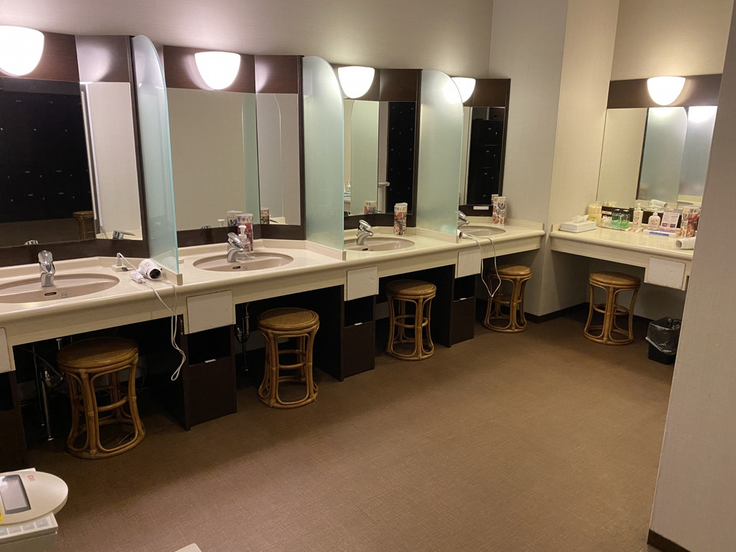 温泉の洗面コーナー