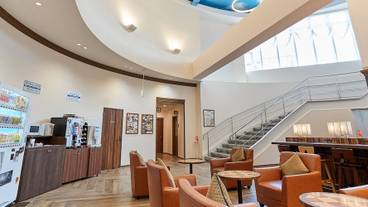 ロビーラウンジ / 3