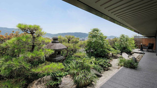 スイート キングベッド 1 台 マウンテンビュー (Terrace)