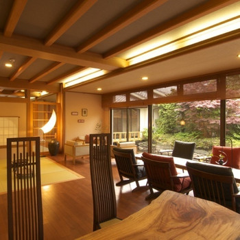 仲睦まじい合鴨の夫婦に自分たちを重ね合わせて♡源泉かけ流しの足湯から池をながめてのんびり4756046