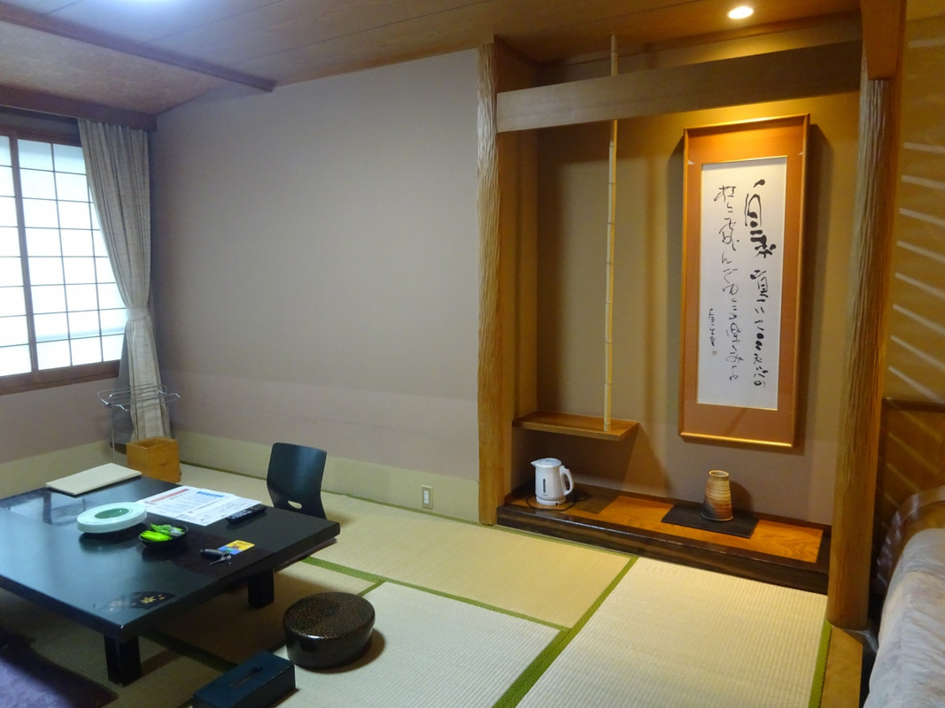 3人の場合は、こちらに1組お布団を敷いてもらいます。