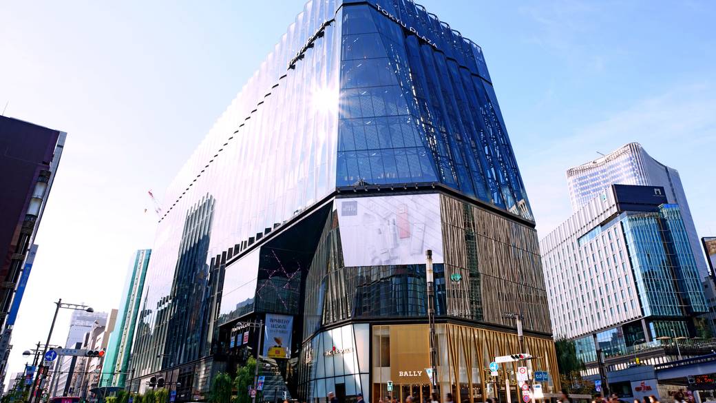 徒歩圏内の銀座へ
お買い物＆ランチ♪ / 1