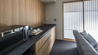 ダブルベッド　スイートルーム　ガーデンビュー　キチネット付き