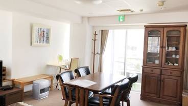 客室内のダイニングエリア / 11