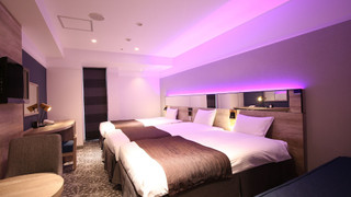 スーペリア トリプルルーム (洗い場つきバスルーム、トイレ仕切り)