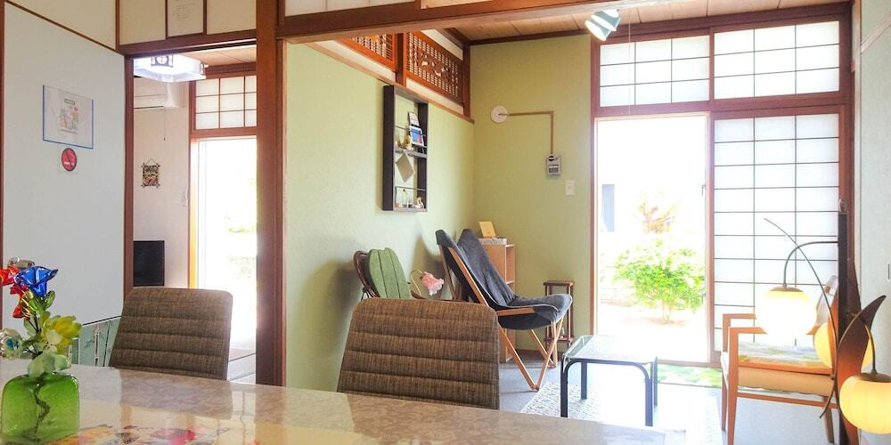 客室内のダイニングエリア