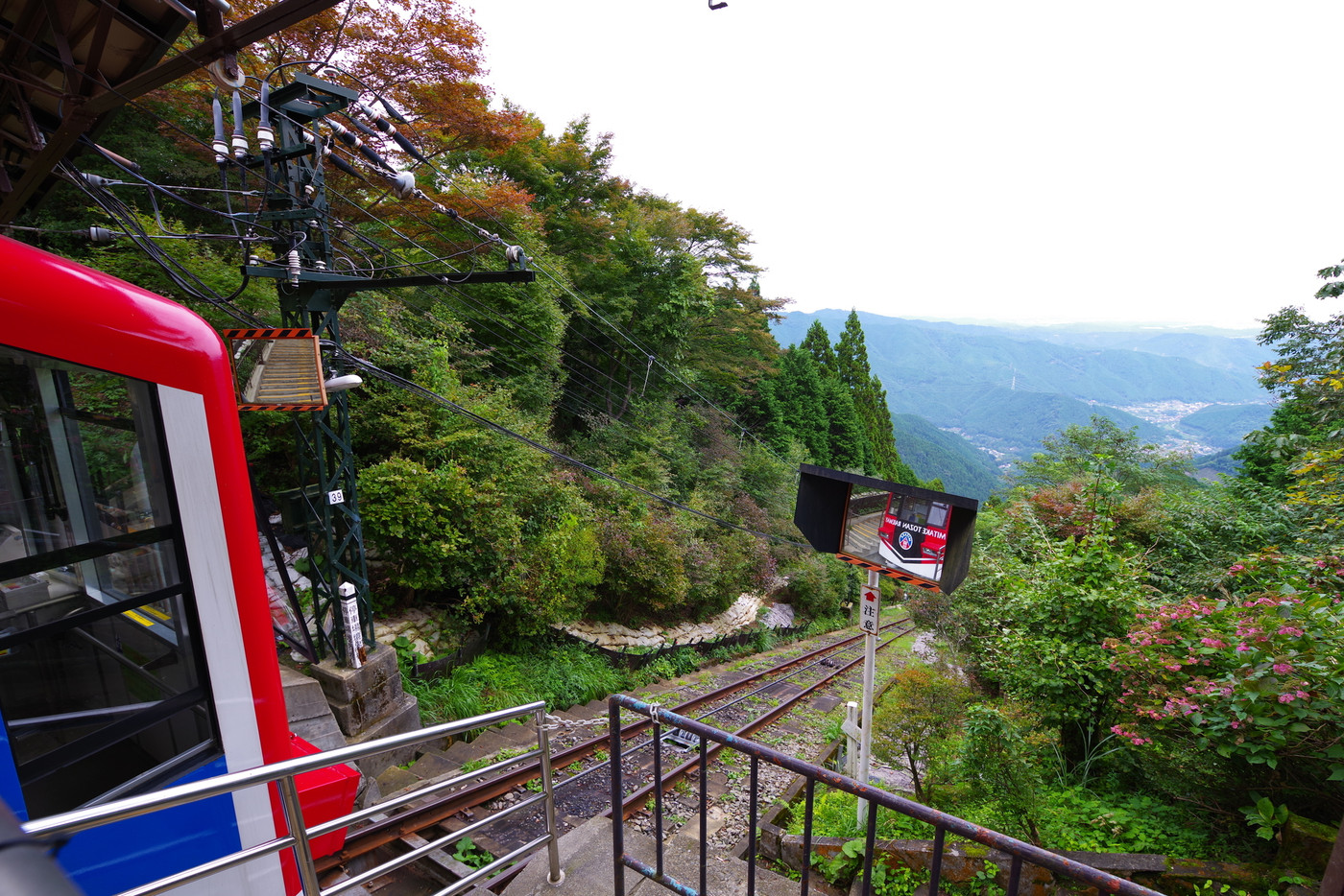 御岳山のケーブルカーの風景