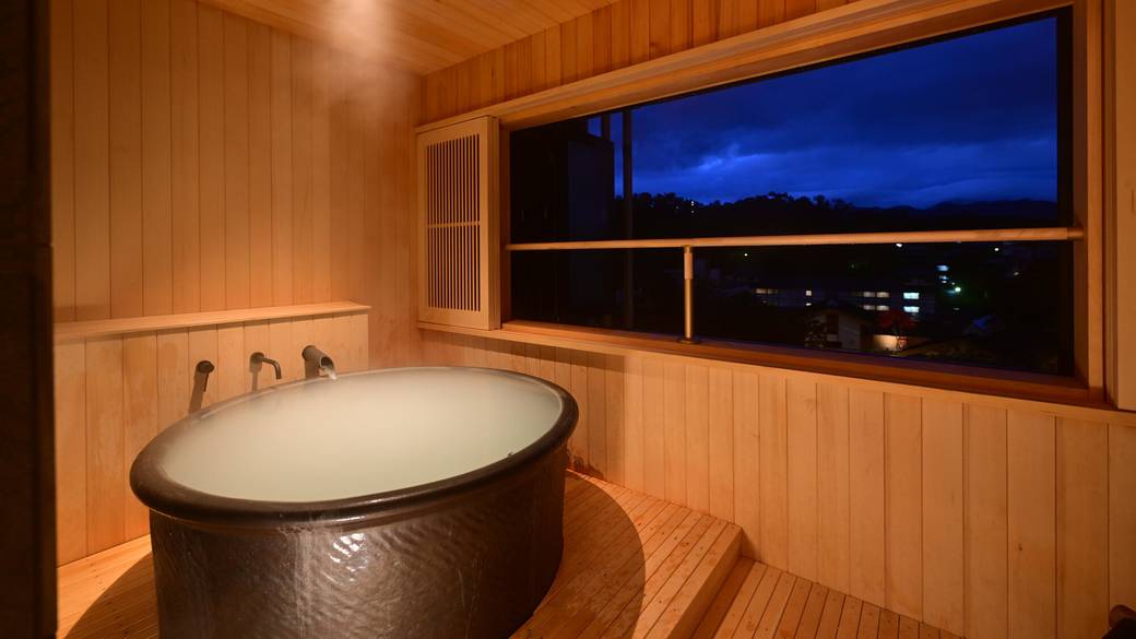 デラックスの半露天風呂 / 4