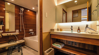 【和モダンルーム】ツイン　ダブルベッド×2台［44平米］禁煙