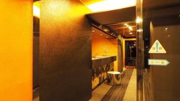 内部エントランス / 2