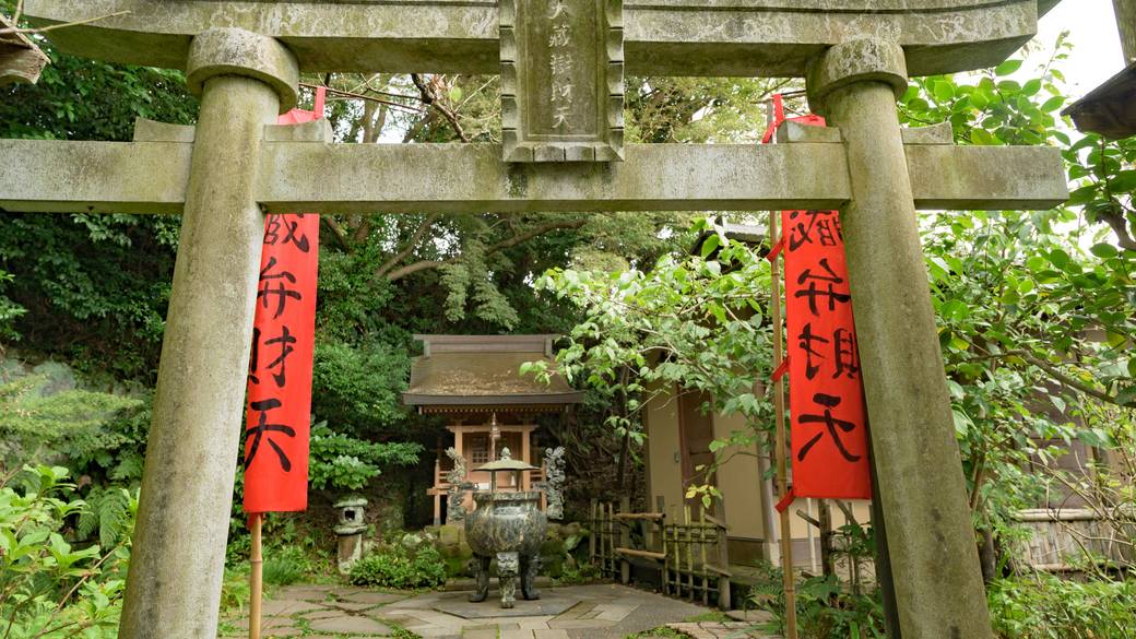 寺院や公園を巡って
絶景ハンティング！
 / 3