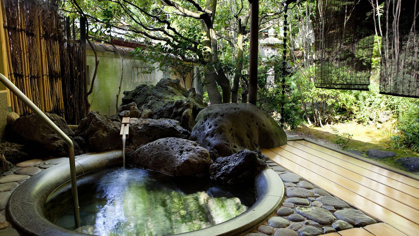 絵画のような日本庭園に包まれる高級旅館4070749