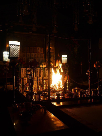 荘厳な「早朝護摩たき」に参加できる宿坊3378327