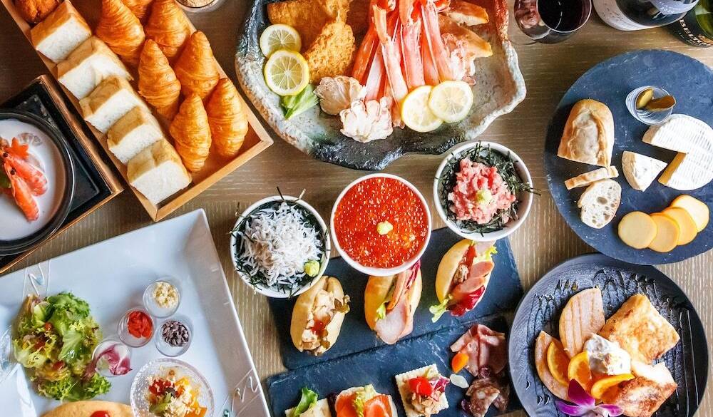 地元食材たっぷりの
彩り豊かな朝食 / 1