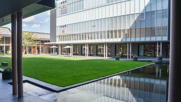 松本市美術館の中庭 / 5