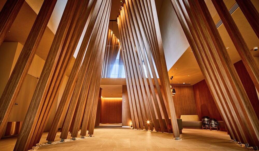 森の中のようなエントランス / 2