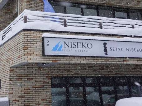 Mountainside Palace / 3