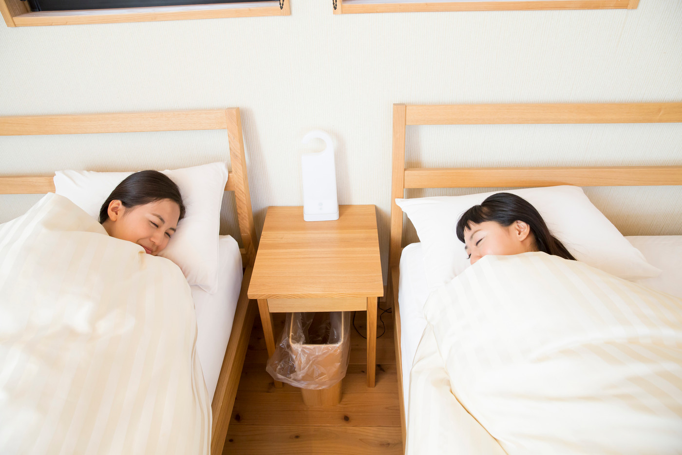 ホテルに泊まる女性