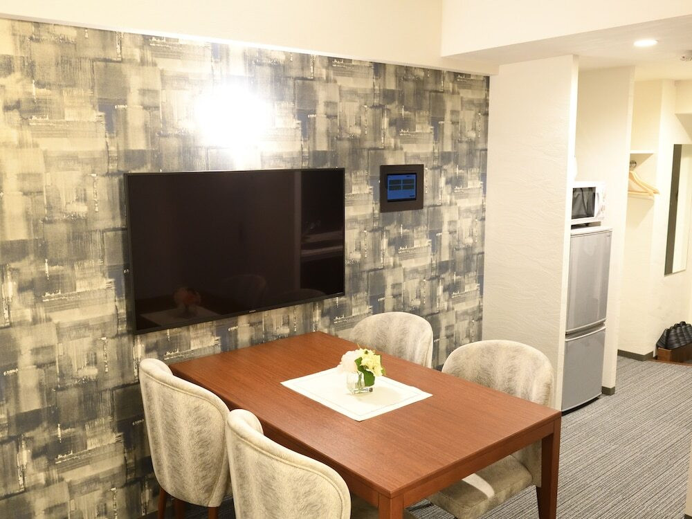 客室内のダイニングエリア