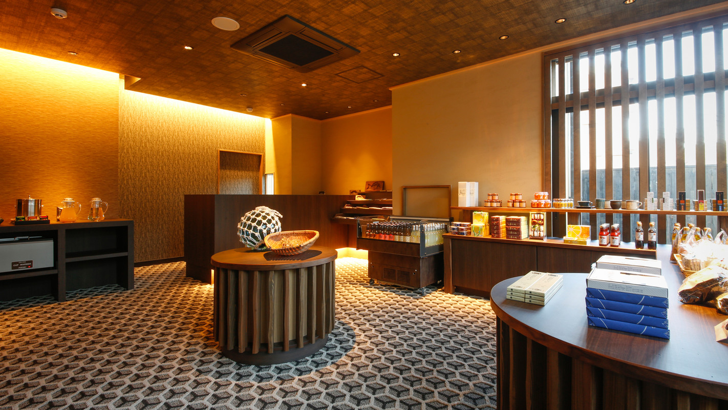 1階 グロサリーショップ 島あそび