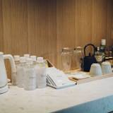 コーヒーや湯飲みは宿オリジナル / 3