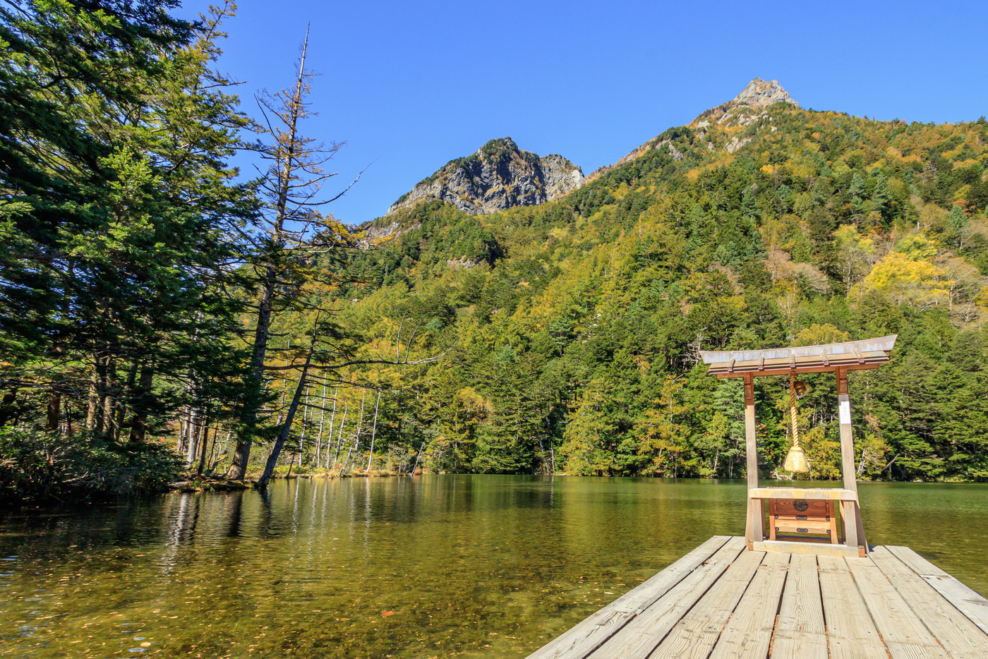 秋の上高地　明神池　長野県松本市
