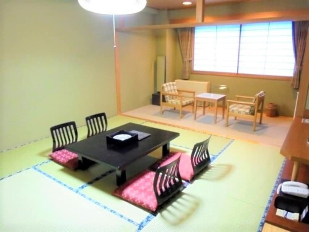 客室内のダイニングエリア