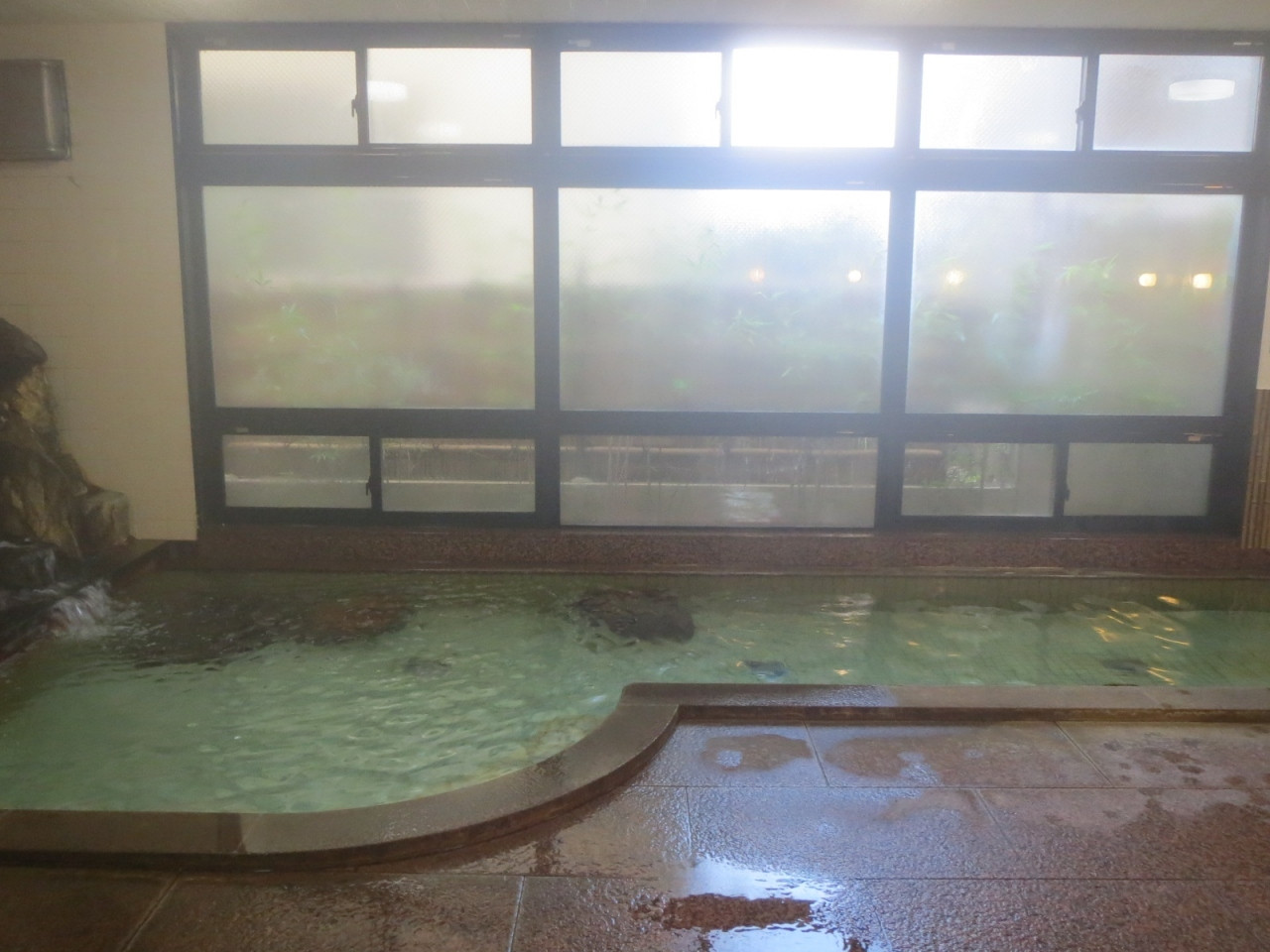 部屋食、DVDの無料貸し出しサービスなどで彼と2人っきりの甘い空間を楽しんで4256836