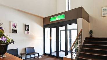 内部エントランス / 2