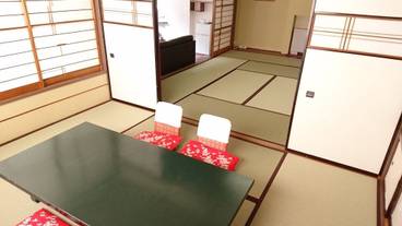 客室内のダイニングエリア / 12