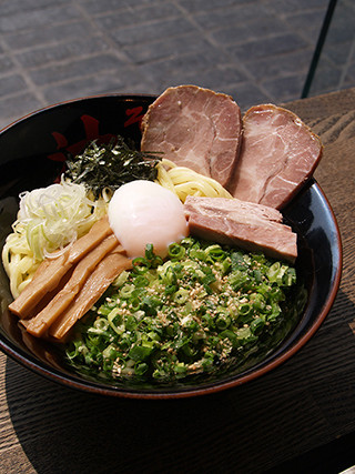「油そば　東京油組総本店 赤坂見附組」料理 671878 油そば+トッピングB