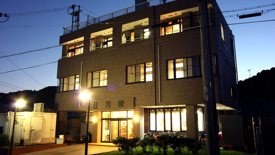 和室でごろりもOK♪「由良港」の美味しい魚介類が楽しめる宿3737314