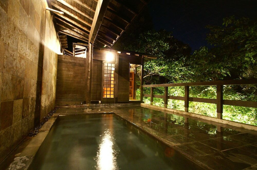 全室離れ。森と海の2つの露天風呂を堪能する3642785