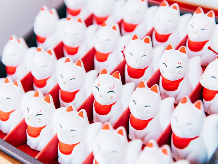 ころんとしたフォルムが可愛らしい、きつねみくじ。おみくじは全部で8種類も