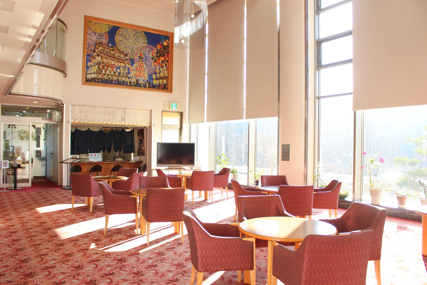 秩父の山々に囲まれ、素晴らしい眺望にうっとり。「かんぽの宿 寄居」1829432