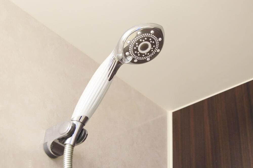 バスルームのシャワー