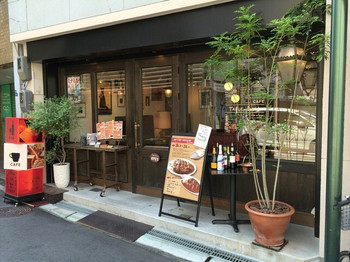 「TABLE あじと」外観 1260580 スペッロや釜たけうどんがある通りにあるTABLEあじと