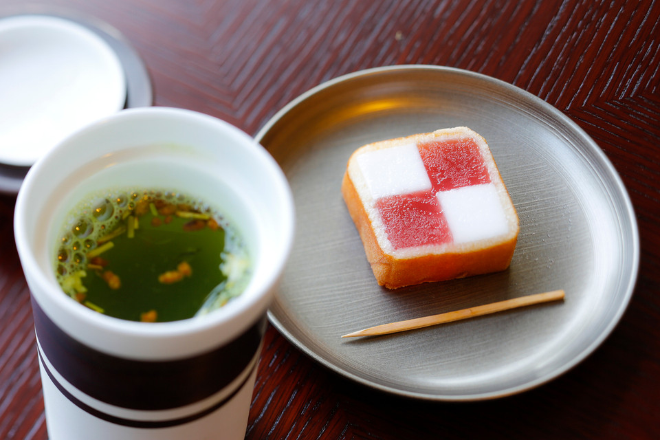 ラウンジのお茶菓子