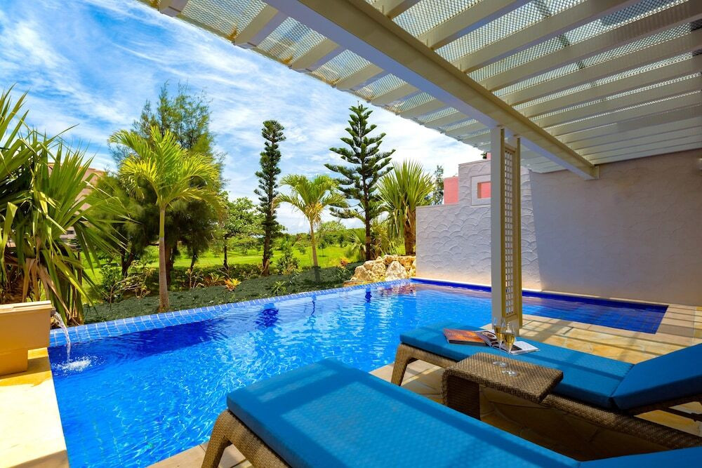 プライベートプール付きホテルで心安らぐひとときを3573016