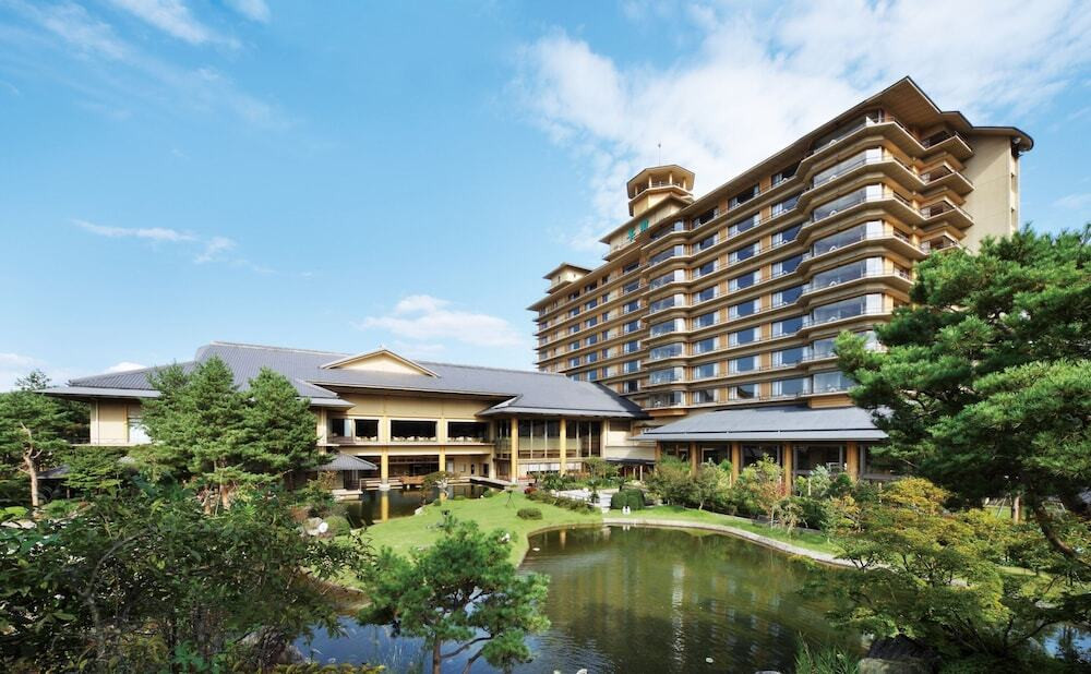 広大な庭園や田んぼを眺めて優雅な時間を4284333