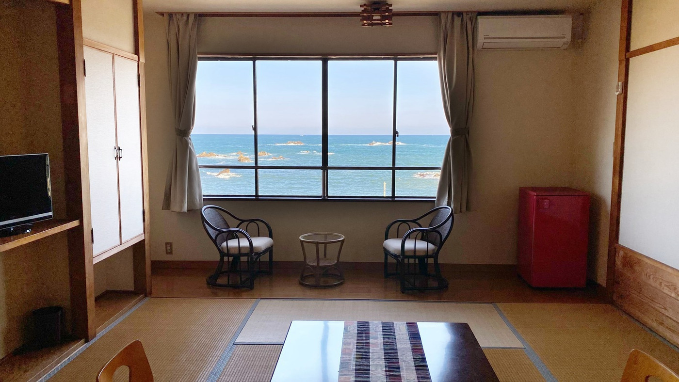 静かな海岸がすぐそば。漁師町の味覚を堪能する料理自慢の宿4036329
