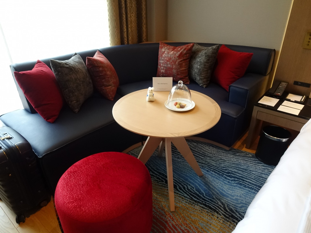 ソファがあります