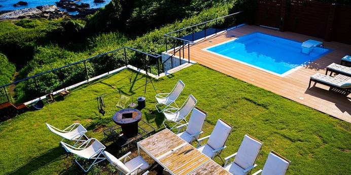 MOROISOSO 巨大プール型露天風呂付き高級ヴィラ(神奈川県 別荘・ヴィラ・コンドミニアム) / 1