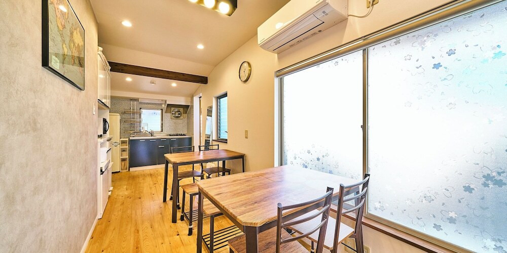 客室内のダイニングエリア