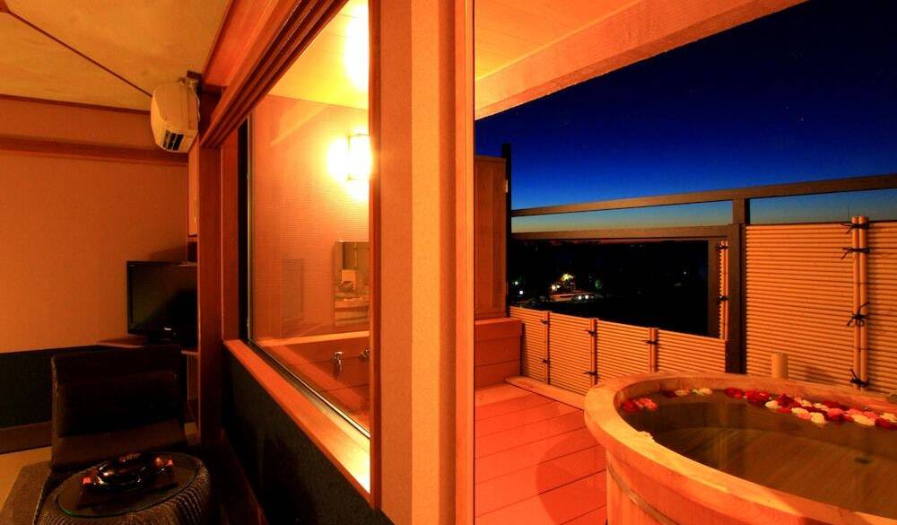 多彩な客室で
思い思いの滞在を / 1