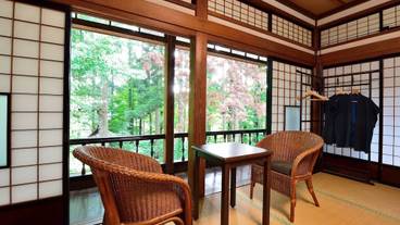 客室内のダイニングエリア / 14