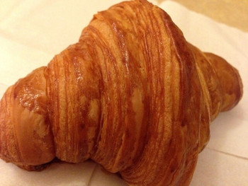 「ドゥブルベ・ボレロ 大阪本町店」料理 1090509 クロワッサン。美味しかったです。